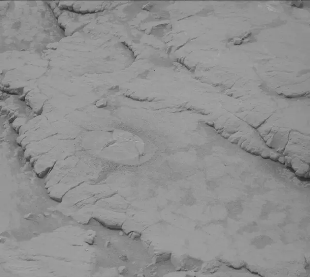 Sol 3658: Mast Camera (Mastcam)