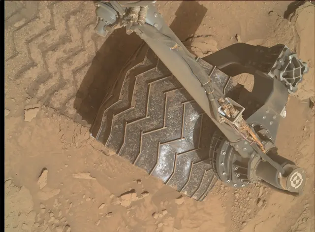 Sol 3658: Mars Hand Lens Imager (MAHLI)