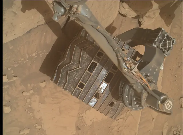 Sol 3658: Mars Hand Lens Imager (MAHLI)