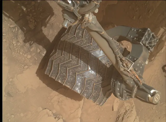 Sol 3658: Mars Hand Lens Imager (MAHLI)