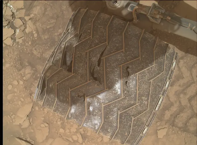Sol 3658: Mars Hand Lens Imager (MAHLI)
