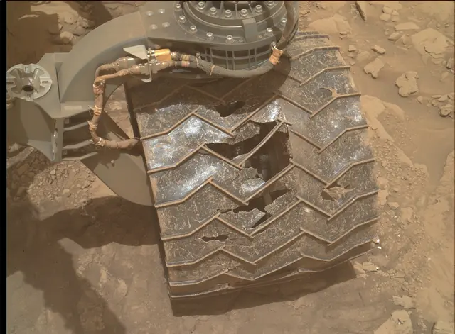 Sol 3658: Mars Hand Lens Imager (MAHLI)