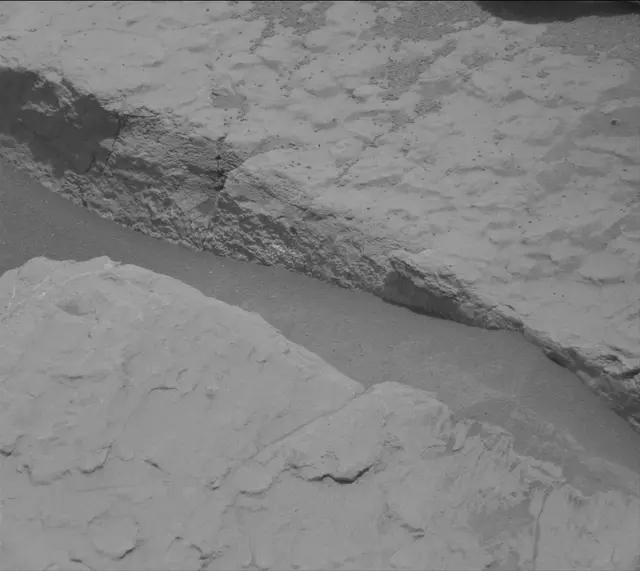Sol 3665: Mast Camera (Mastcam)