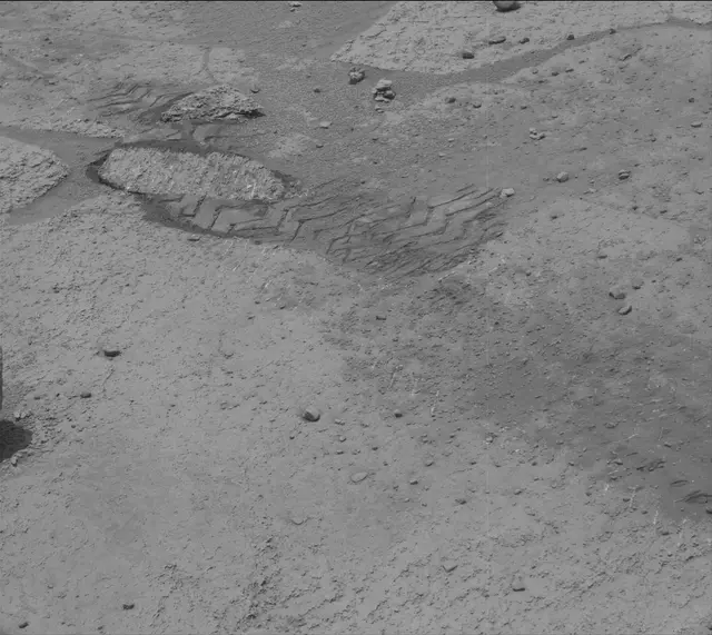Sol 3667: Mast Camera (Mastcam)