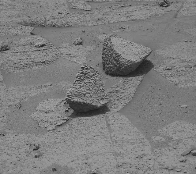 Sol 3667: Mast Camera (Mastcam)