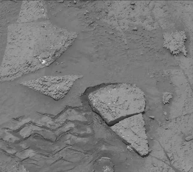 Sol 3667: Mast Camera (Mastcam)