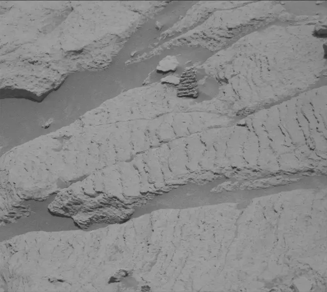 Sol 3669: Mast Camera (Mastcam)
