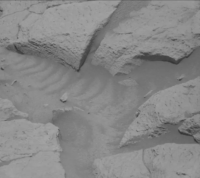 Sol 3669: Mast Camera (Mastcam)