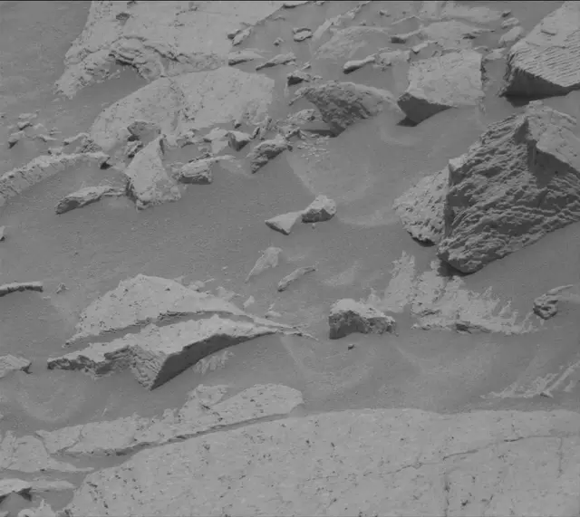 Sol 3669: Mast Camera (Mastcam)