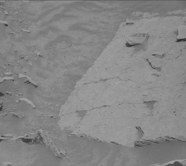 Sol 3669: Mast Camera (Mastcam)