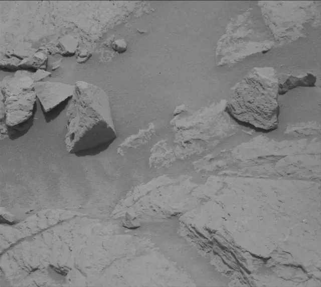Sol 3669: Mast Camera (Mastcam)
