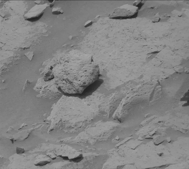 Sol 3671: Mast Camera (Mastcam)