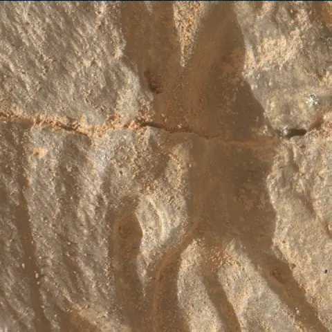 Sol 3671: Mars Hand Lens Imager (MAHLI)
