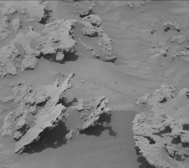 Sol 3674: Mast Camera (Mastcam)