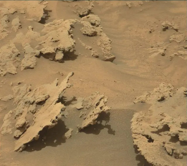 Sol 3674: Mast Camera (Mastcam)
