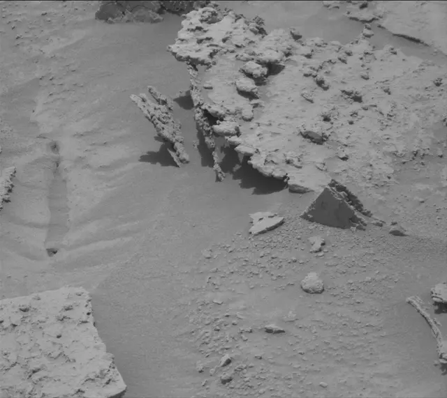 Sol 3674: Mast Camera (Mastcam)