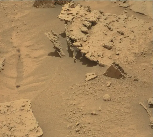 Sol 3674: Mast Camera (Mastcam)