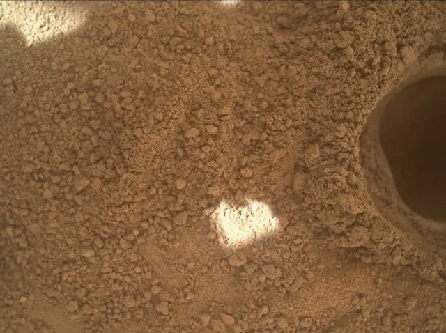 Sol 3682: Mars Hand Lens Imager (MAHLI)