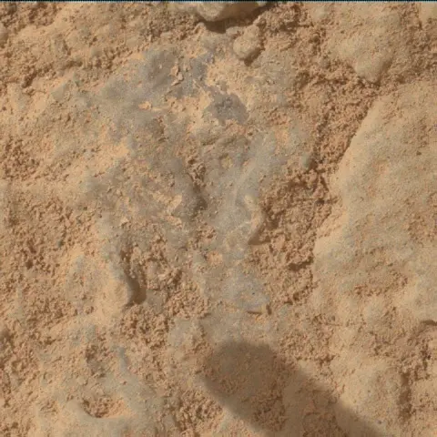 Sol 3684: Mars Hand Lens Imager (MAHLI)