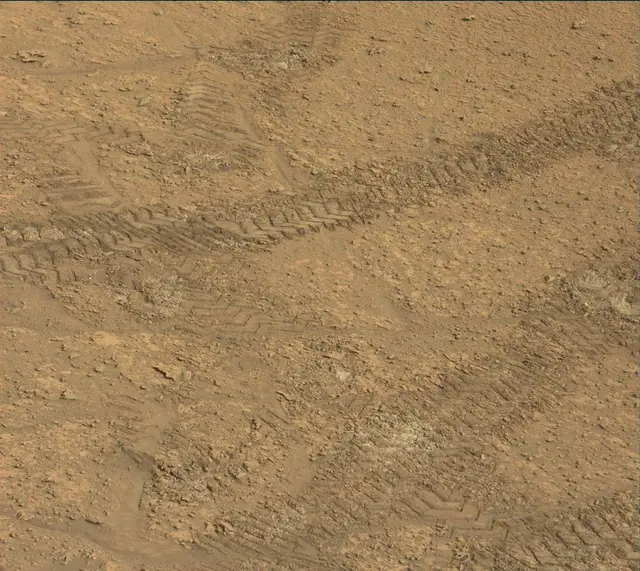 Sol 3687: Mast Camera (Mastcam)