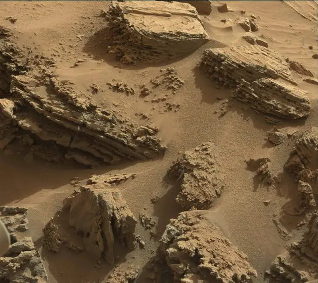 Sol 3687: Mast Camera (Mastcam)