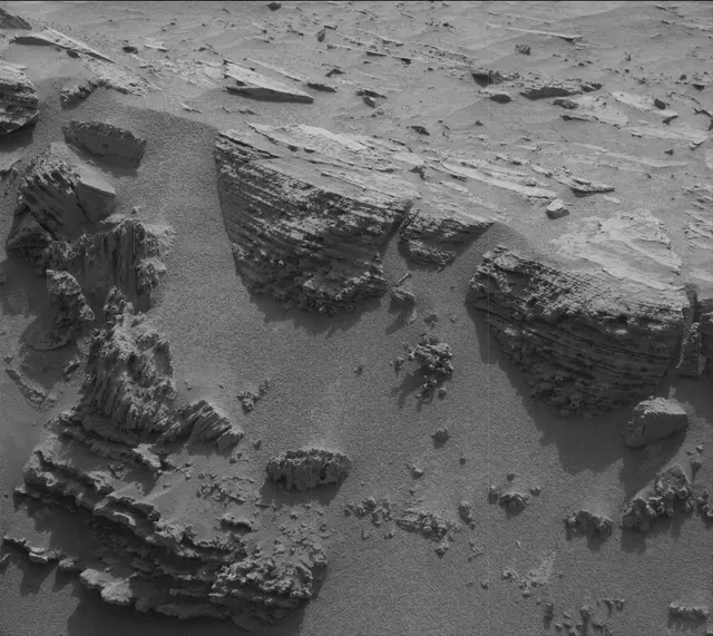 Sol 3687: Mast Camera (Mastcam)