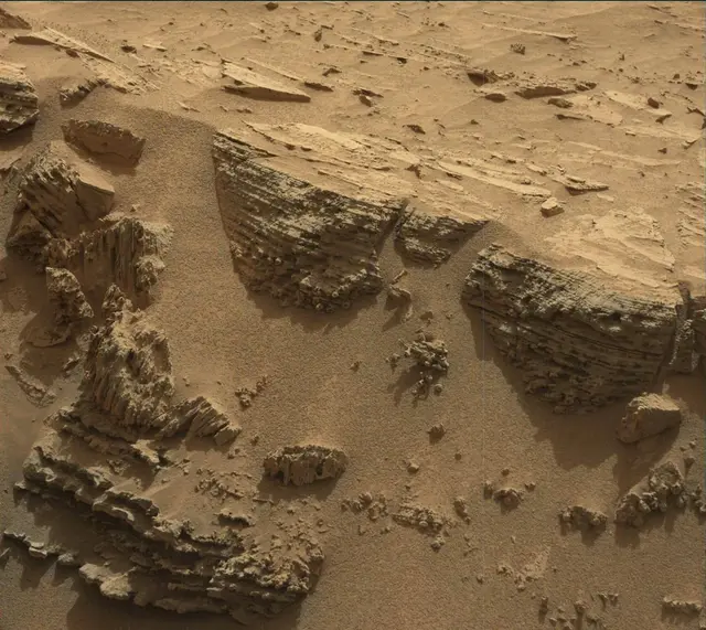 Sol 3687: Mast Camera (Mastcam)