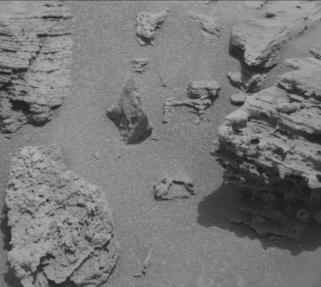 Sol 3688: Mast Camera (Mastcam)