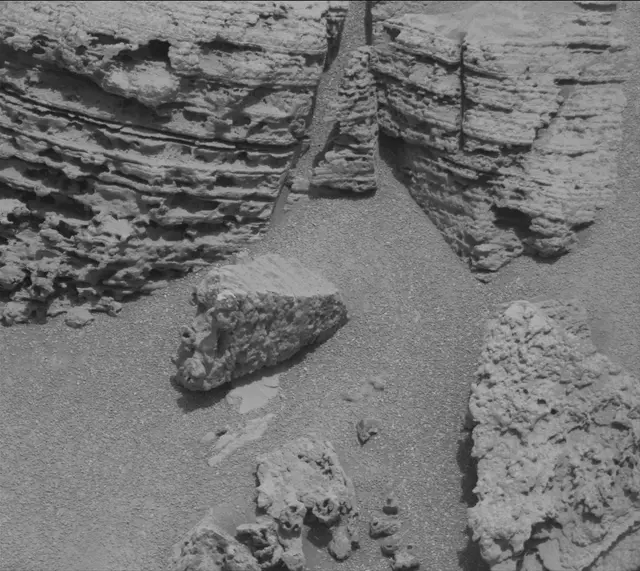 Sol 3688: Mast Camera (Mastcam)