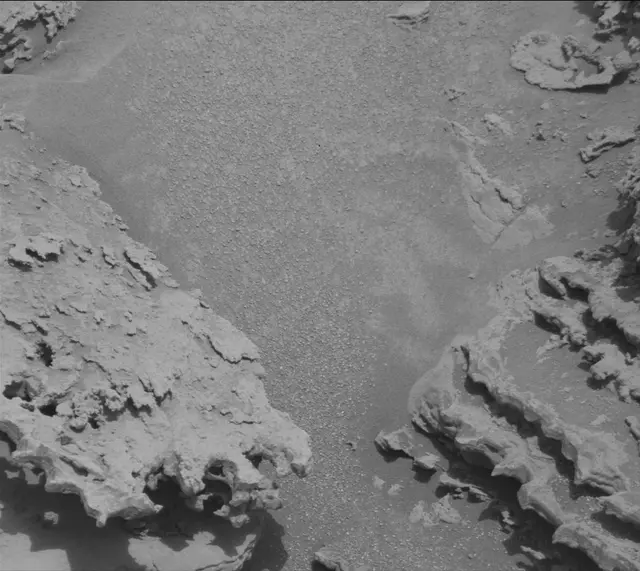 Sol 3688: Mast Camera (Mastcam)