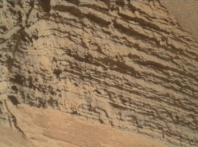 Sol 3688: Mars Hand Lens Imager (MAHLI)