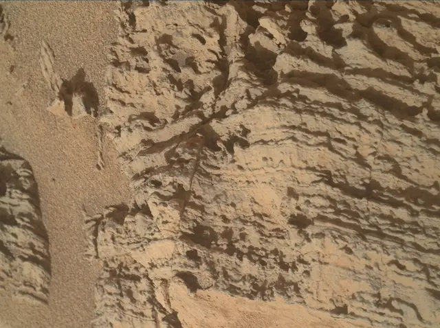 Sol 3688: Mars Hand Lens Imager (MAHLI)