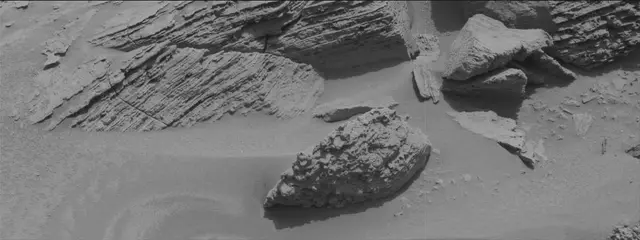 Sol 3689: Mast Camera (Mastcam)
