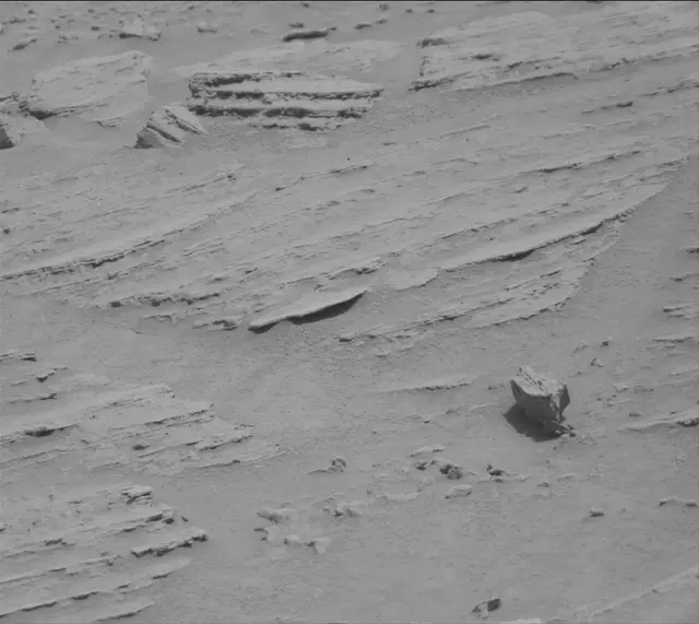 Sol 3689: Mast Camera (Mastcam)