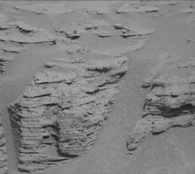 Sol 3689: Mast Camera (Mastcam)