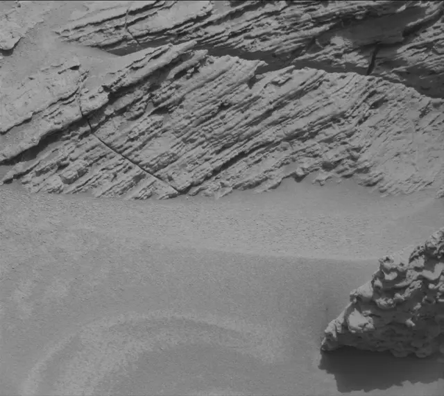 Sol 3689: Mast Camera (Mastcam)
