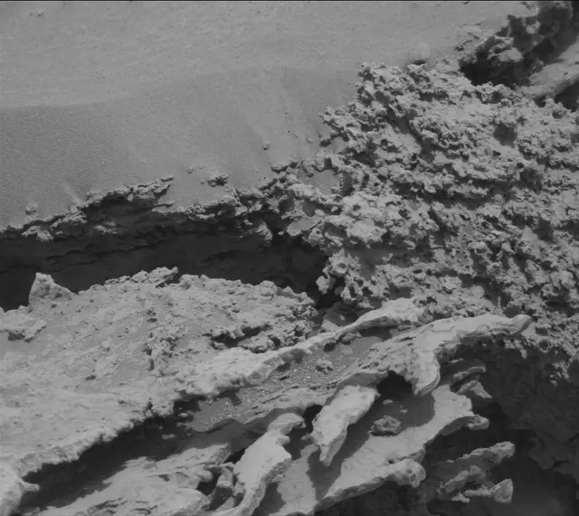 Sol 3689: Mast Camera (Mastcam)