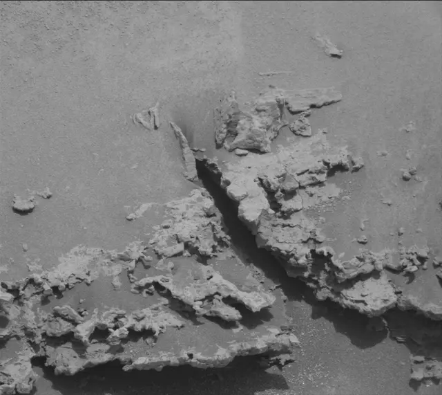 Sol 3689: Mast Camera (Mastcam)