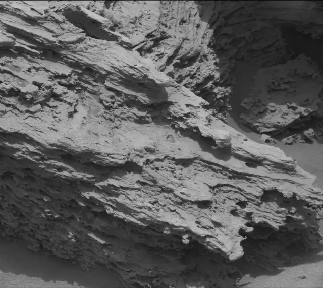 Sol 3689: Mast Camera (Mastcam)