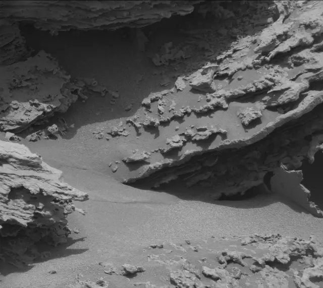 Sol 3689: Mast Camera (Mastcam)