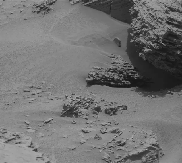 Sol 3689: Mast Camera (Mastcam)