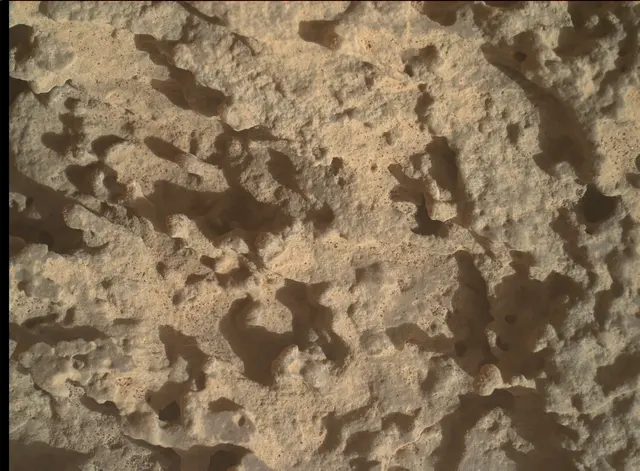 Sol 3689: Mars Hand Lens Imager (MAHLI)