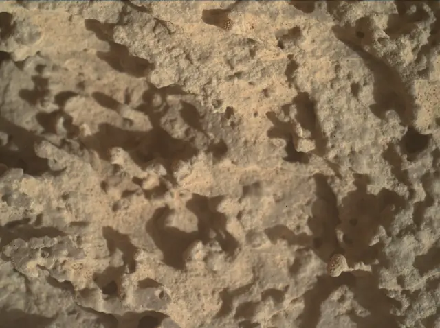 Sol 3689: Mars Hand Lens Imager (MAHLI)