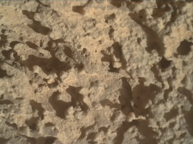 Sol 3689: Mars Hand Lens Imager (MAHLI)