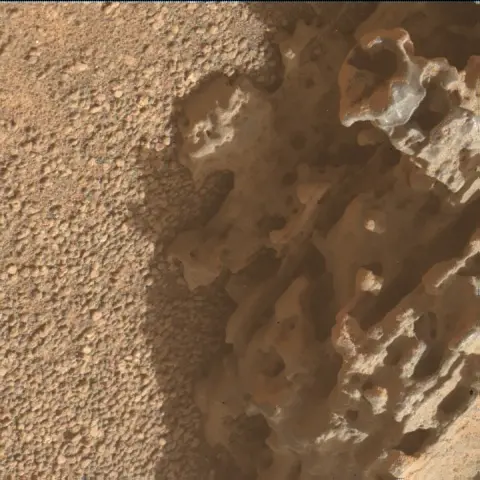 Sol 3689: Mars Hand Lens Imager (MAHLI)