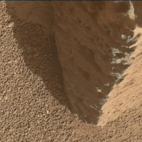 Sol 3689: Mars Hand Lens Imager (MAHLI)