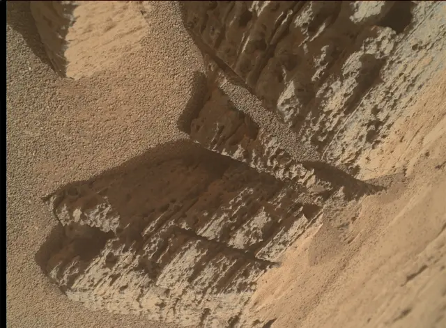 Sol 3689: Mars Hand Lens Imager (MAHLI)