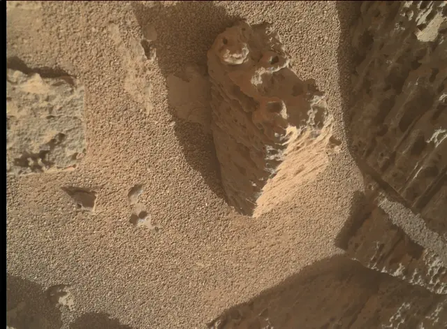 Sol 3689: Mars Hand Lens Imager (MAHLI)