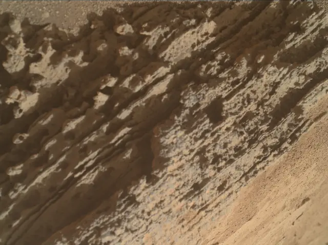 Sol 3689: Mars Hand Lens Imager (MAHLI)