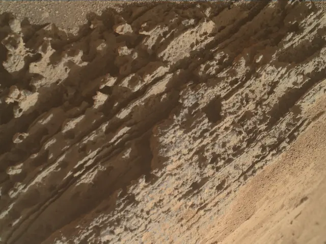 Sol 3689: Mars Hand Lens Imager (MAHLI)